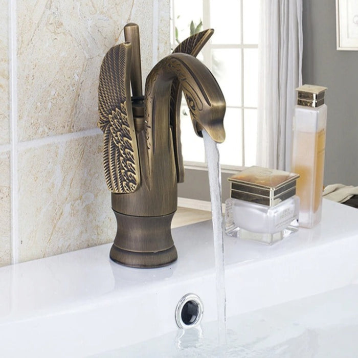Antique Brass Swan Shape Bathroom Basin Single Handle Faucet